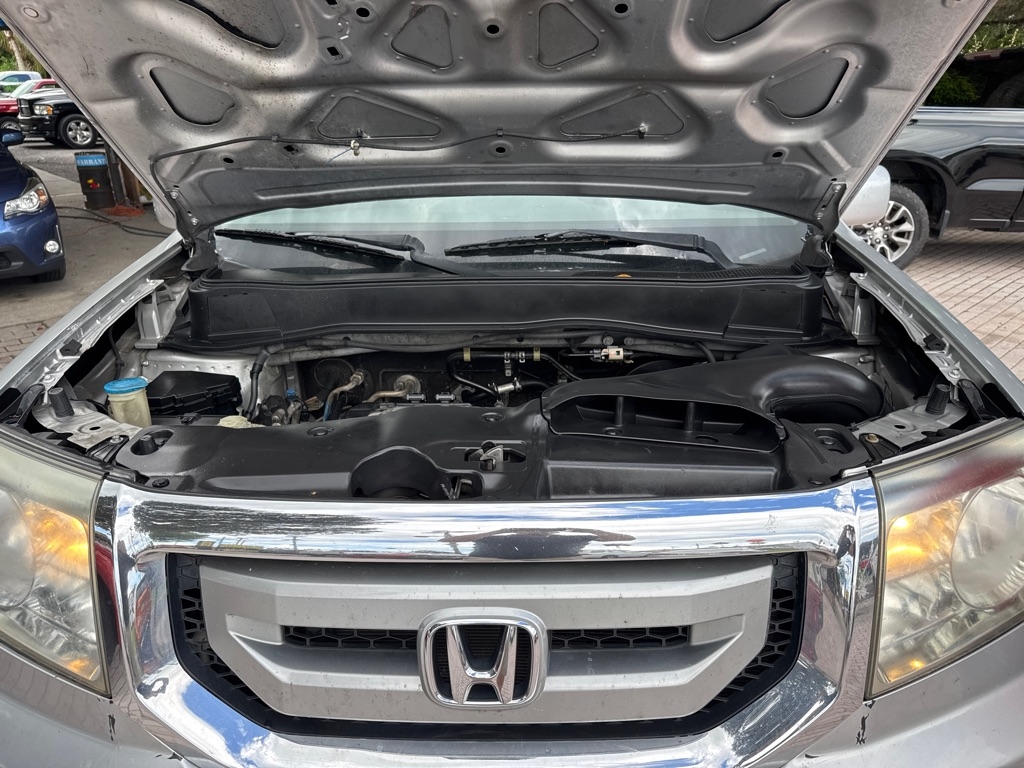 Honda Pilot 2WD 4dr Touring w/RES & Navi 2011