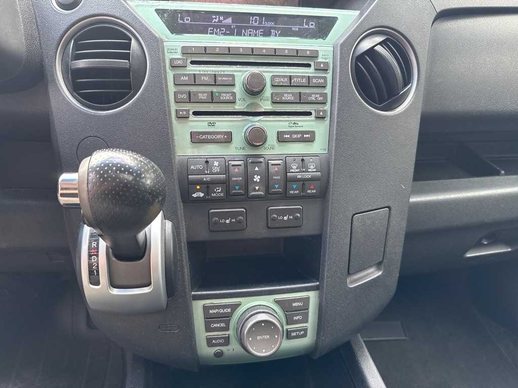 Honda Pilot 2WD 4dr Touring w/RES & Navi 2011