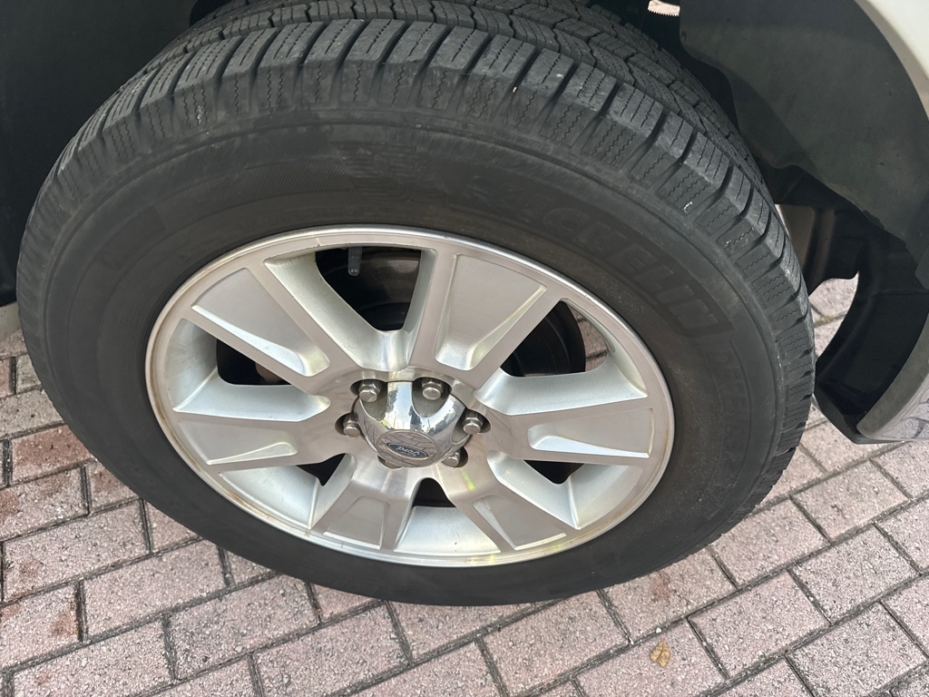 Ford F-150 2WD SuperCrew 145" Platinum 2013 Ford F-150 2WD SuperCrew 145" Platinum 2013