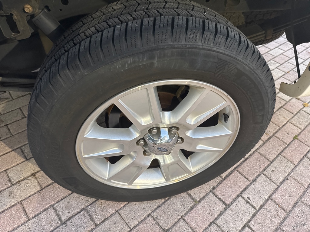 Ford F-150 2WD SuperCrew 145" Platinum 2013 Ford F-150 2WD SuperCrew 145" Platinum 2013