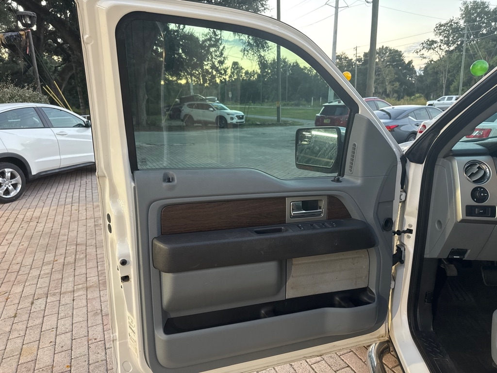 Ford F-150 2WD SuperCrew 145" Platinum 2013 Ford F-150 2WD SuperCrew 145" Platinum 2013