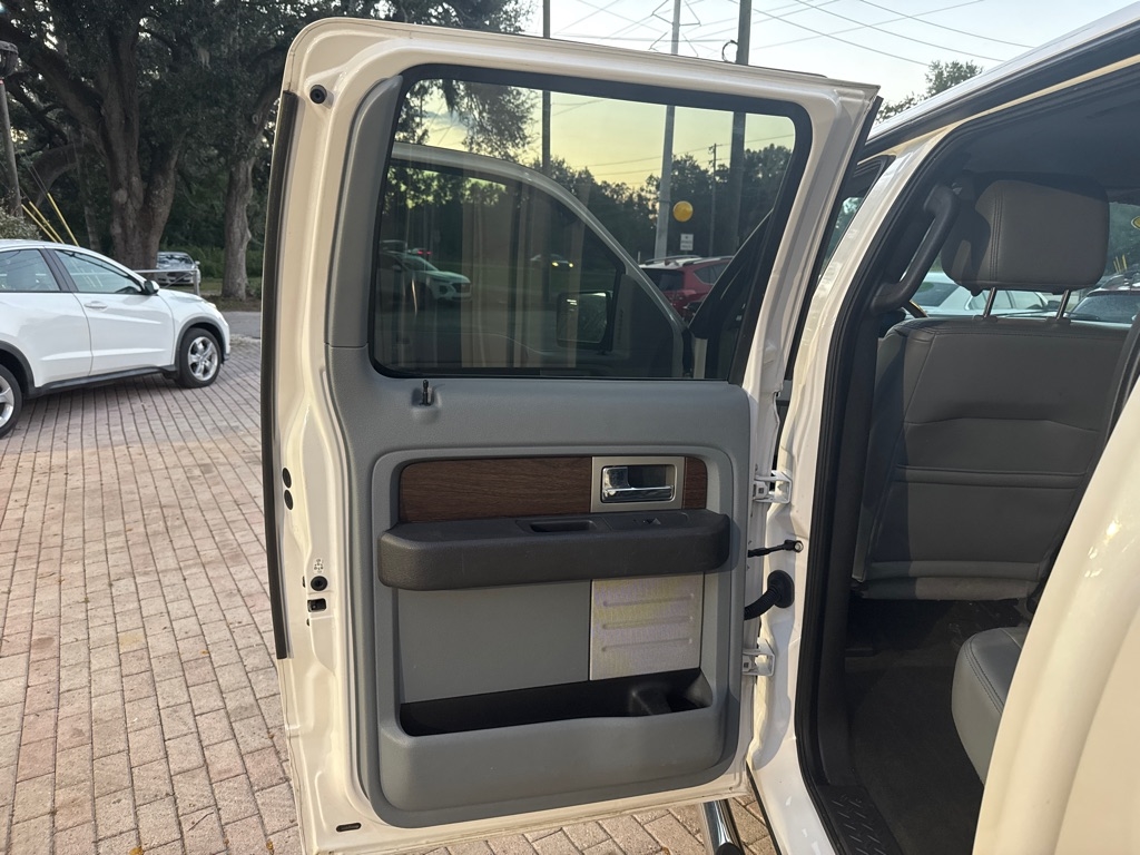 Ford F-150 2WD SuperCrew 145" Platinum 2013 Ford F-150 2WD SuperCrew 145" Platinum 2013
