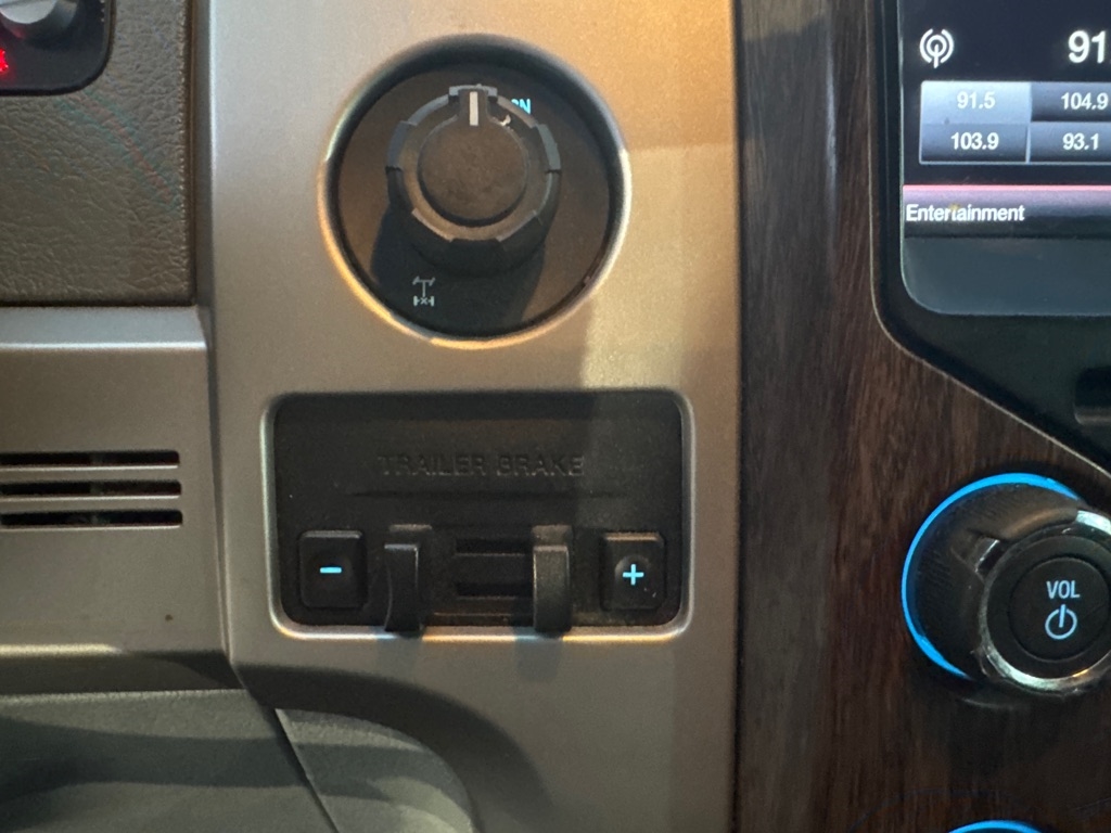 Ford F-150 2WD SuperCrew 145" Platinum 2013 Ford F-150 2WD SuperCrew 145" Platinum 2013