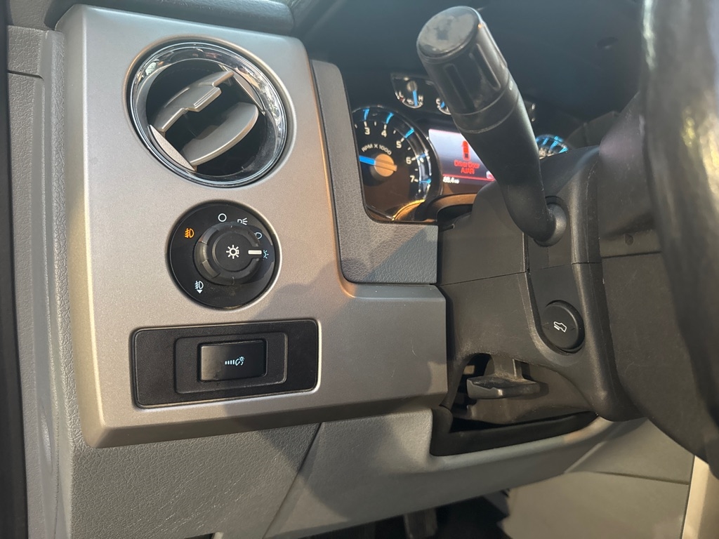 Ford F-150 2WD SuperCrew 145" Platinum 2013 Ford F-150 2WD SuperCrew 145" Platinum 2013