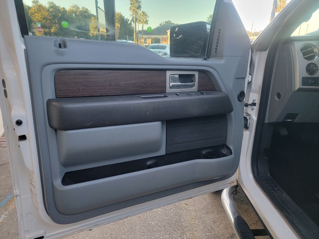 Ford F-150 2WD SuperCrew 145" Platinum 2013 Ford F-150 2WD SuperCrew 145" Platinum 2013