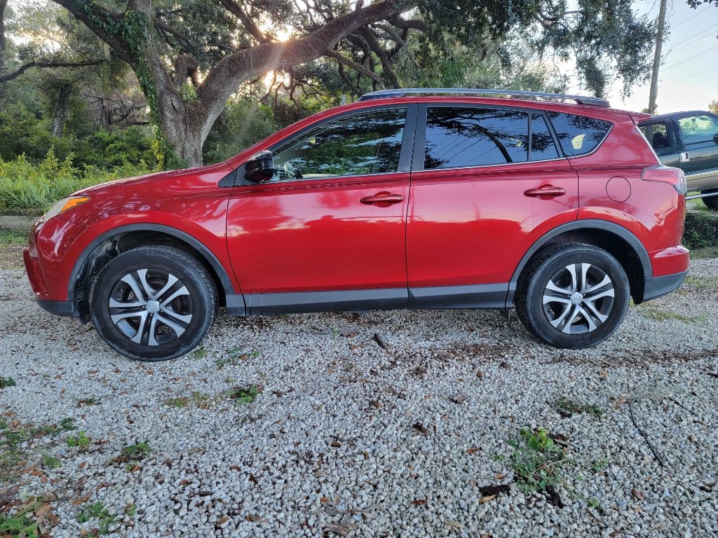 Toyota RAV4 LE FWD (Natl) 2017