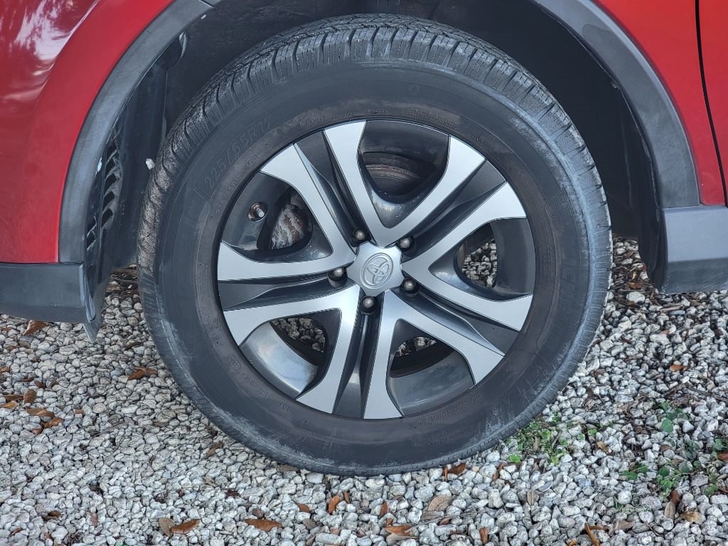 Toyota RAV4 LE FWD (Natl) 2017