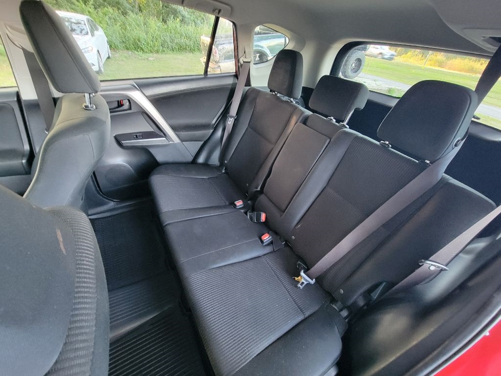 Toyota RAV4 LE FWD (Natl) 2017