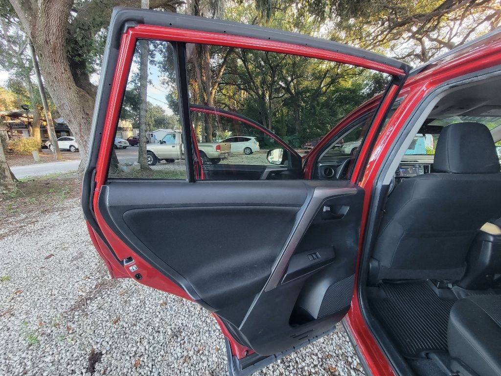 Toyota RAV4 LE FWD (Natl) 2017