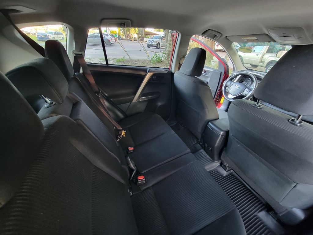 Toyota RAV4 LE FWD (Natl) 2017