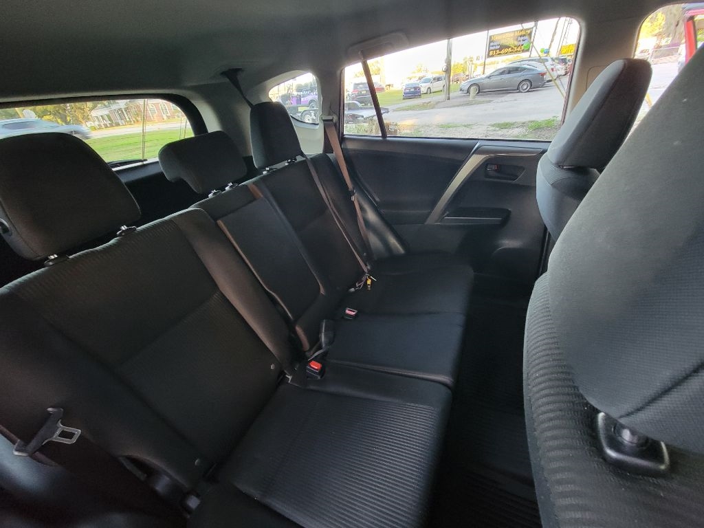 Toyota RAV4 LE FWD (Natl) 2017