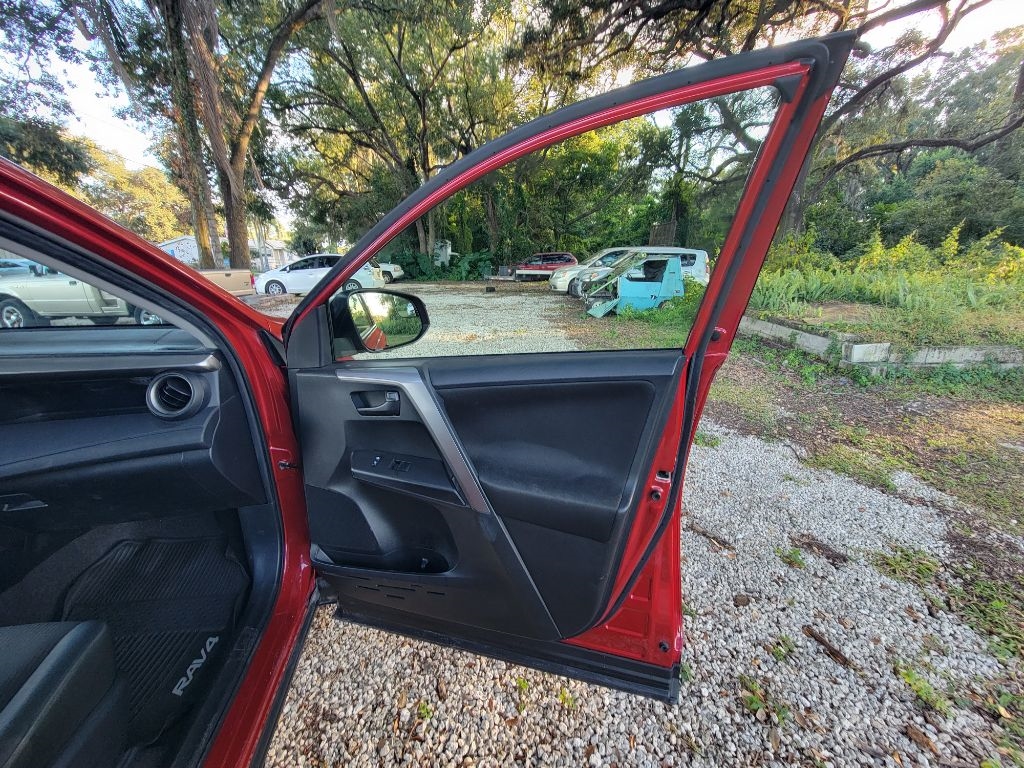 Toyota RAV4 LE FWD (Natl) 2017