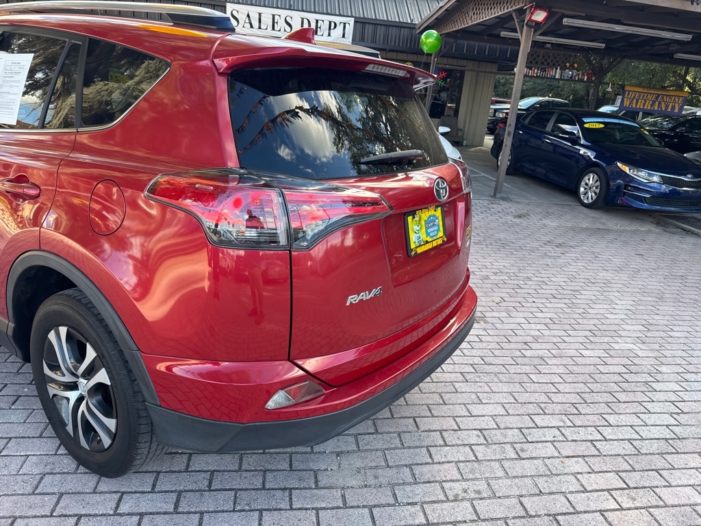 Toyota RAV4 LE FWD (Natl) 2017