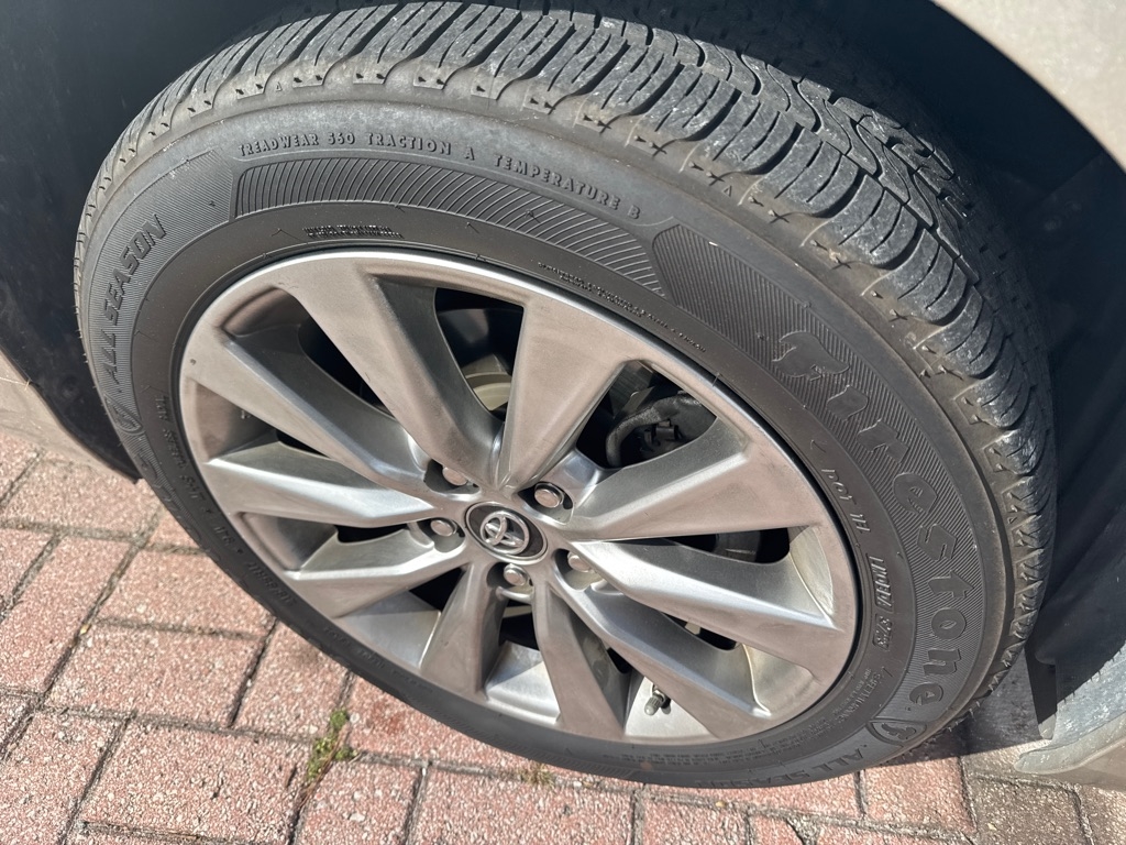 Toyota Camry XLE Auto (Natl) 2017