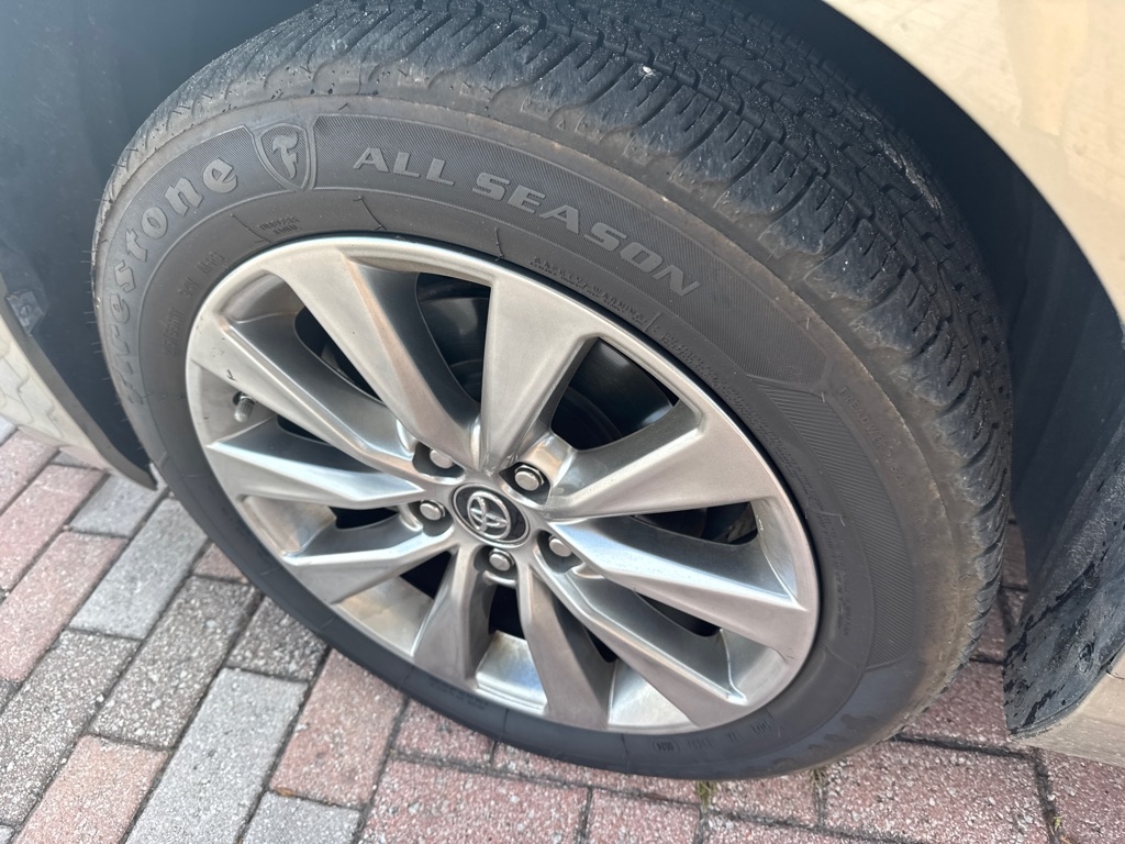 Toyota Camry XLE Auto (Natl) 2017