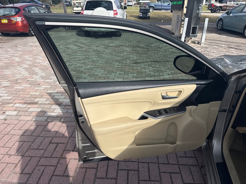 Toyota Camry XLE Auto (Natl) 2017