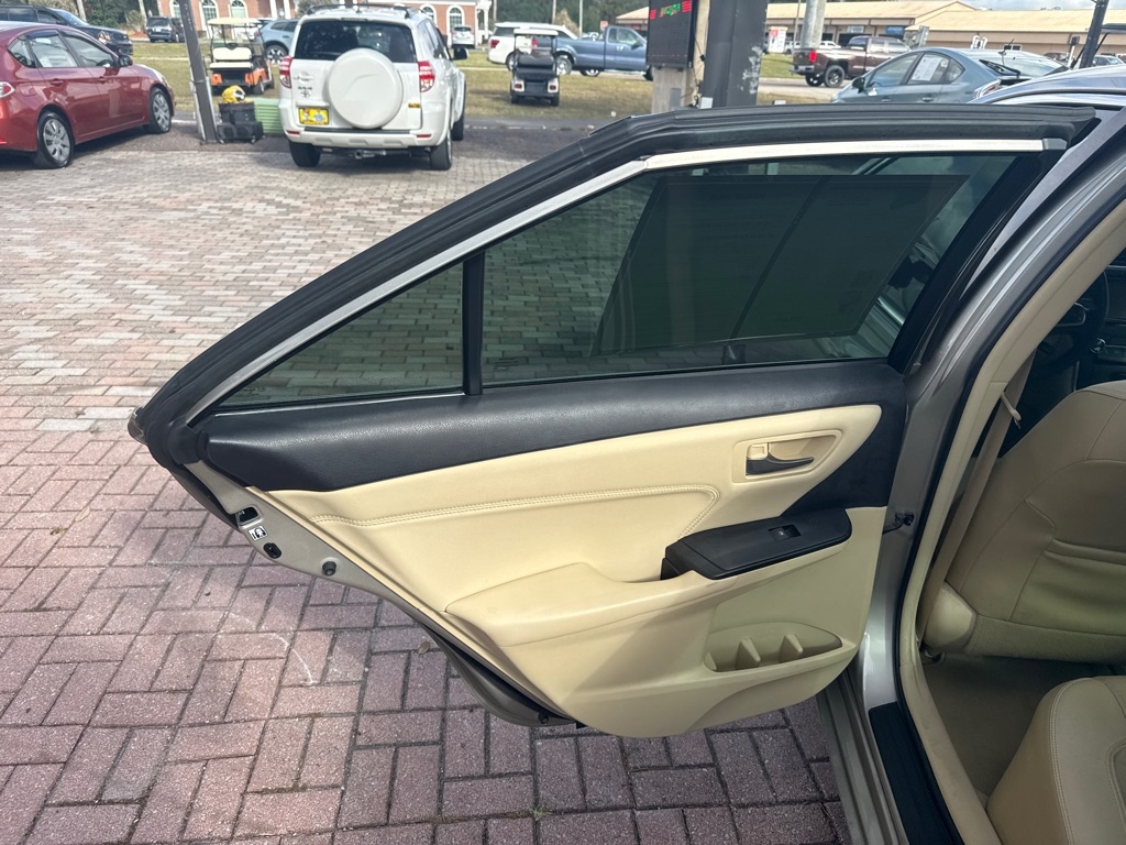 Toyota Camry XLE Auto (Natl) 2017