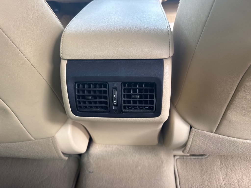 Toyota Camry XLE Auto (Natl) 2017