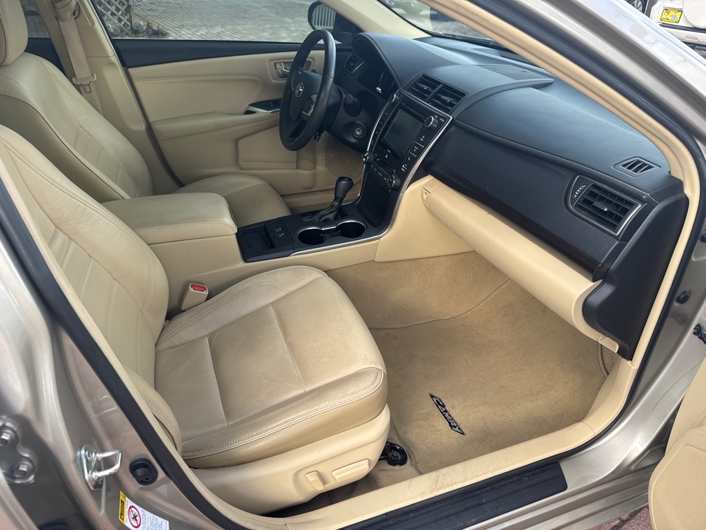 Toyota Camry XLE Auto (Natl) 2017