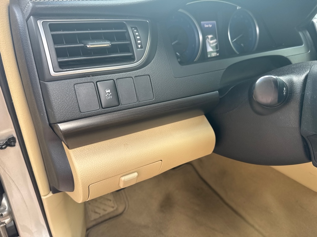 Toyota Camry XLE Auto (Natl) 2017