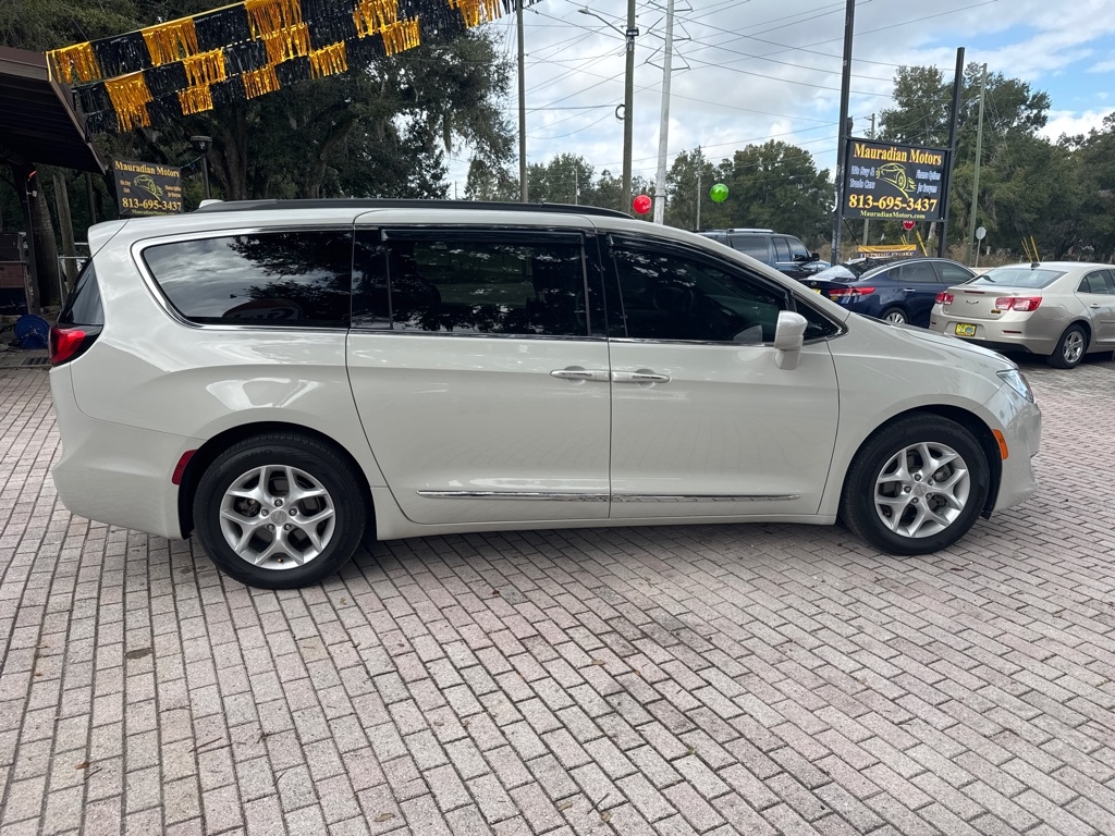 Chrysler Pacifica Touring-L FWD 2017