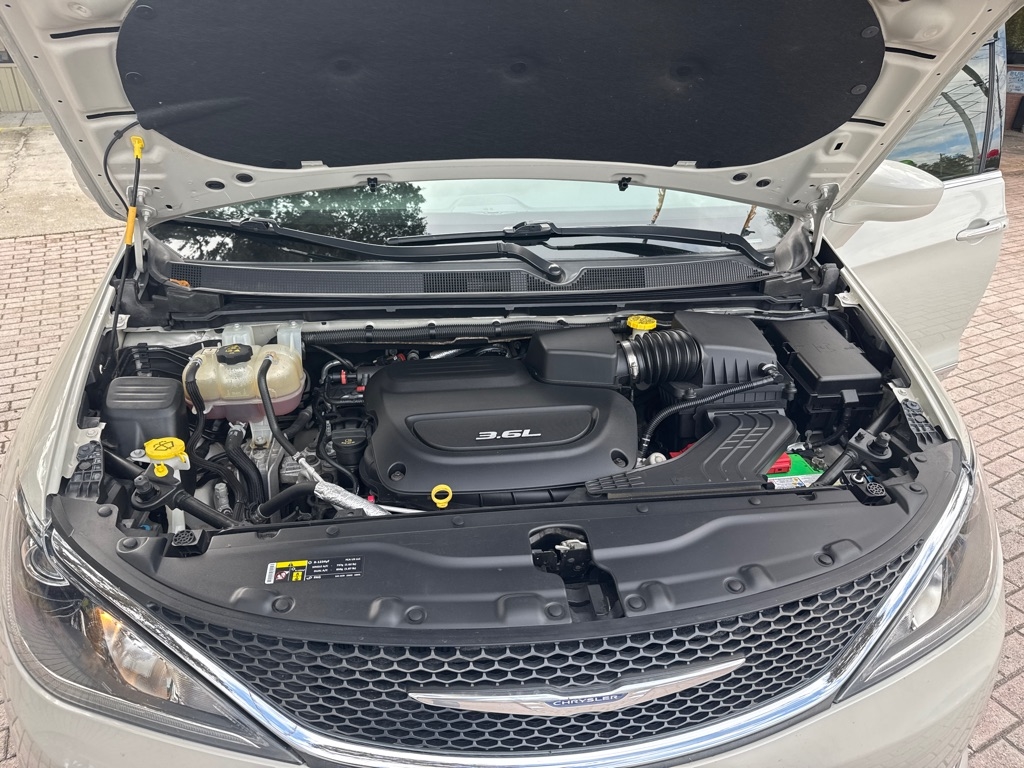 Chrysler Pacifica Touring-L FWD 2017