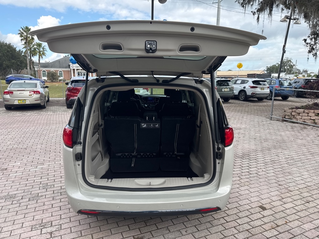 Chrysler Pacifica Touring-L FWD 2017