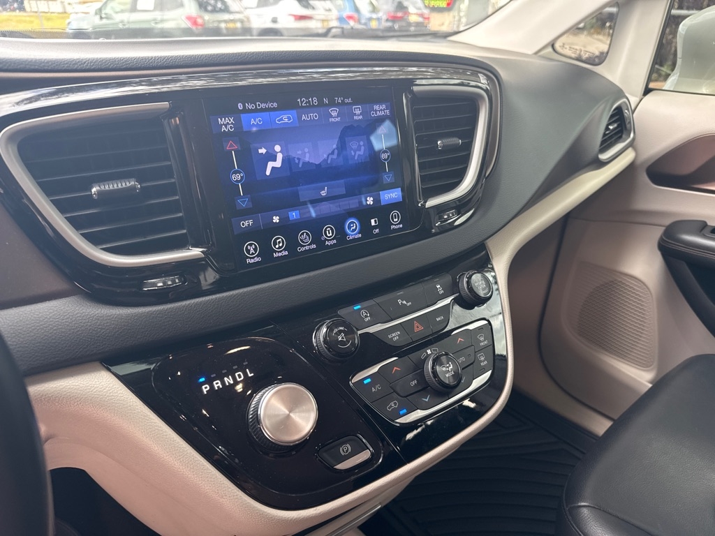 Chrysler Pacifica Touring-L FWD 2017