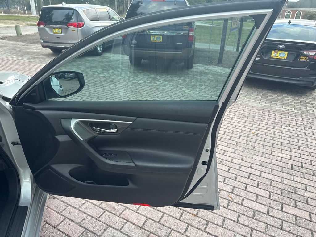 Nissan Altima 4dr Sdn V6 3.5 SL 2015