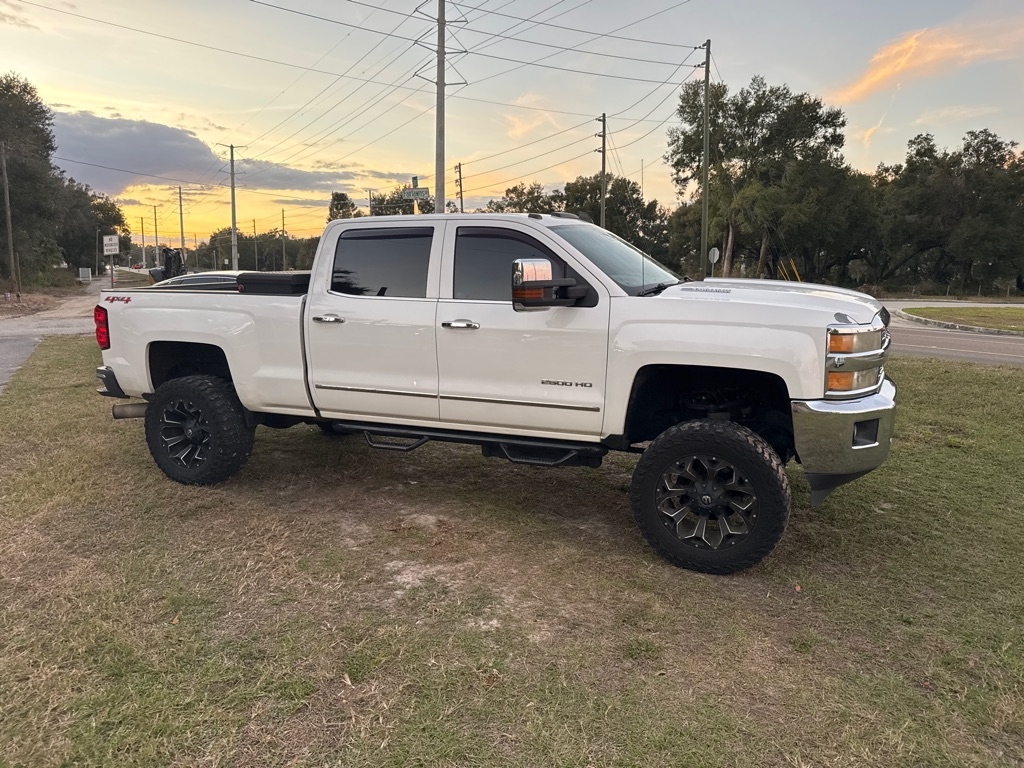 Chevrolet Silverado 2500HD Built After Aug 14 4WD Crew Cab 153.7" LTZ 2015