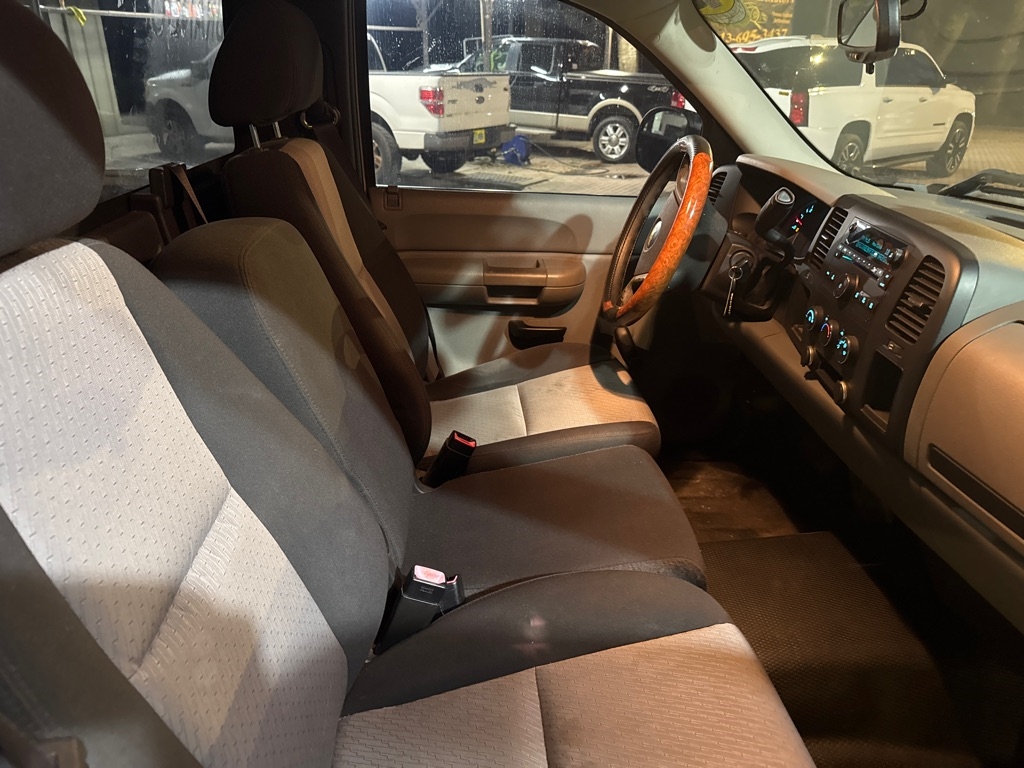 Chevrolet Silverado 1500 2WD Reg Cab 119.0" Work Truck 2008