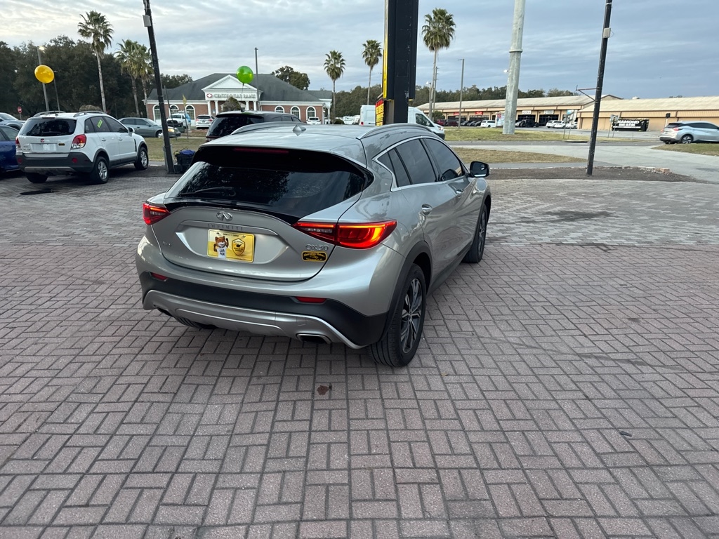 Infiniti QX30 Luxury AWD 2017