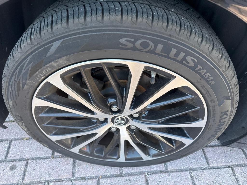 Toyota Camry XLE Auto (Natl) 2018