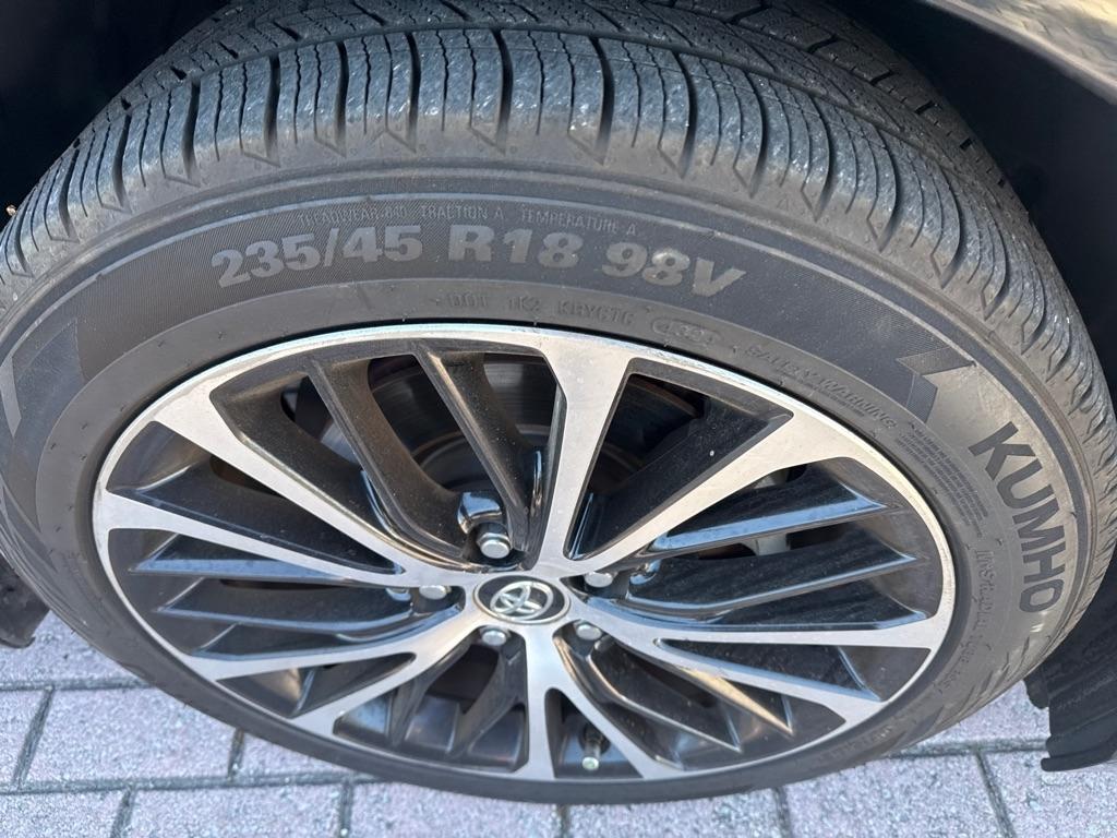 Toyota Camry XLE Auto (Natl) 2018