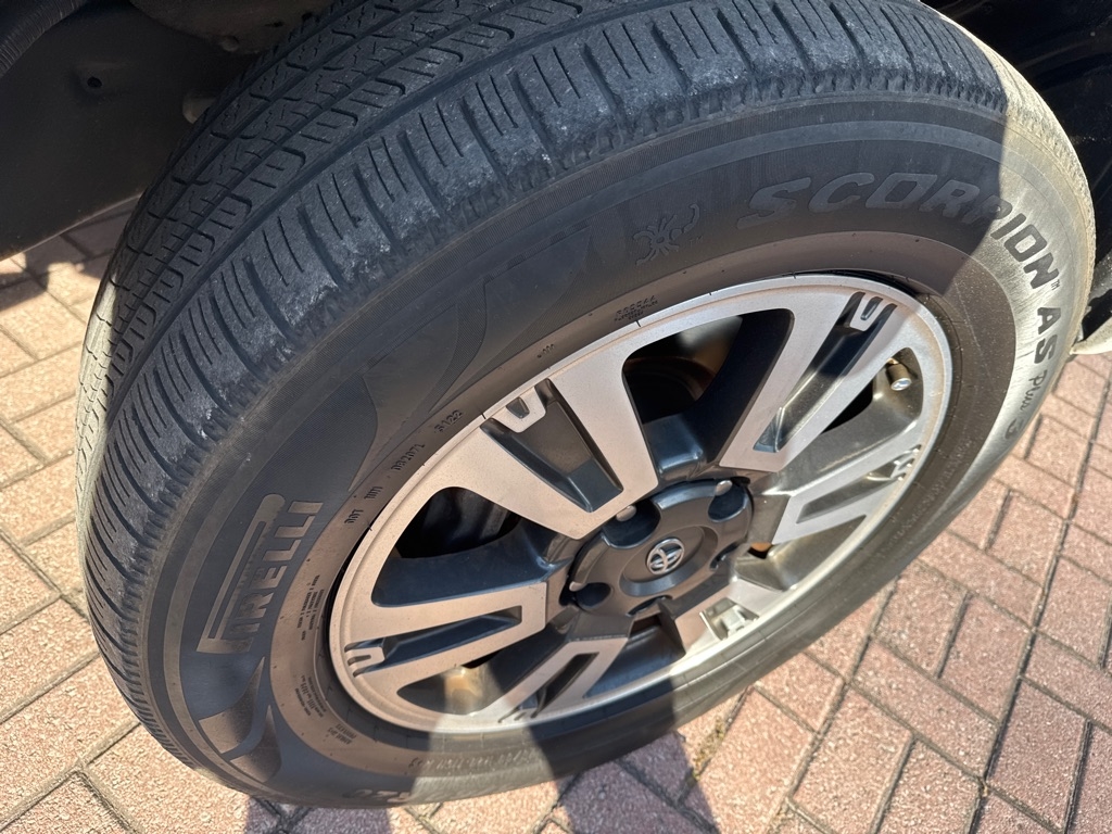 Toyota Tundra 4WD Limited Double Cab 6.5' Bed 5.7L (Natl) 2019