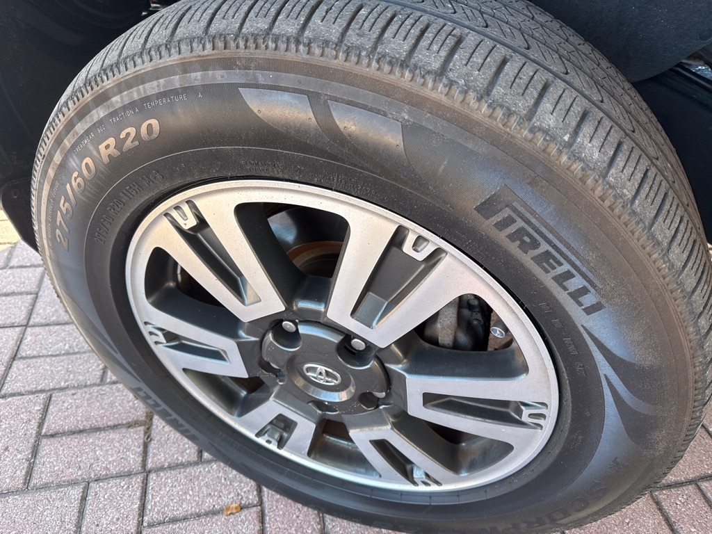 Toyota Tundra 4WD Limited Double Cab 6.5' Bed 5.7L (Natl) 2019