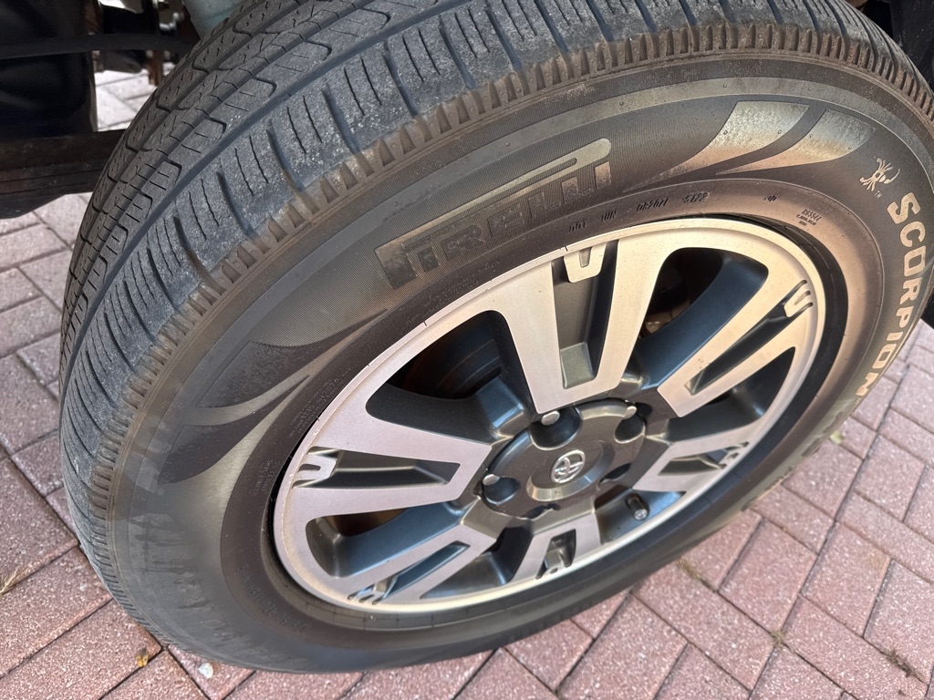 Toyota Tundra 4WD Limited Double Cab 6.5' Bed 5.7L (Natl) 2019