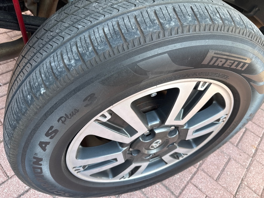 Toyota Tundra 4WD Limited Double Cab 6.5' Bed 5.7L (Natl) 2019