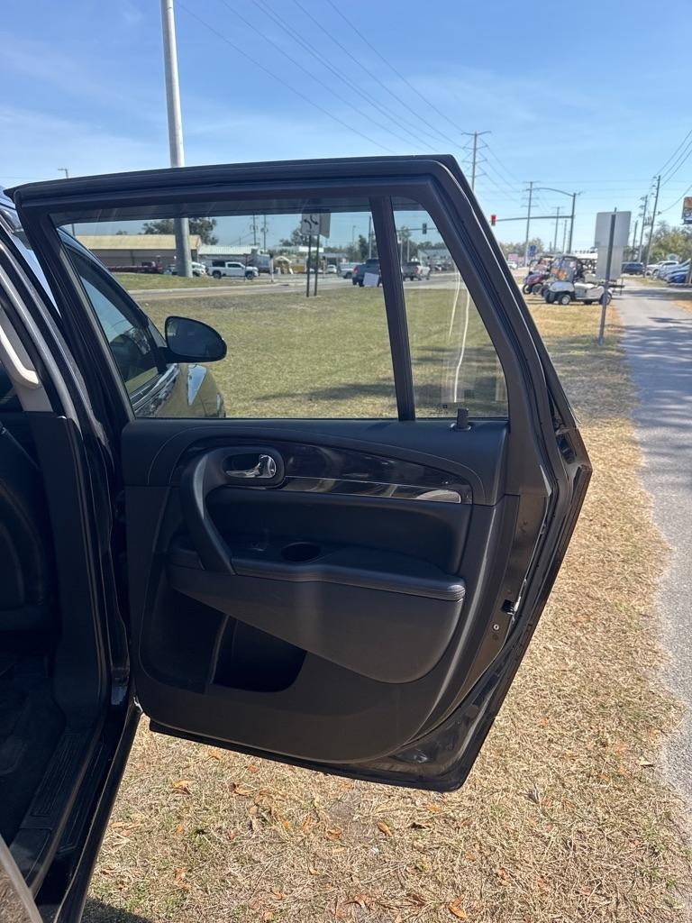 Buick Enclave FWD 4dr Leather 2016