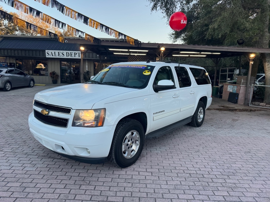 Chevrolet Suburban 2WD 4dr 1500 LT 2013