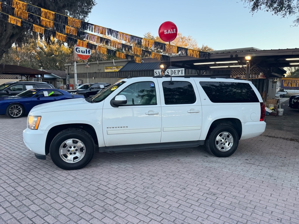 Chevrolet Suburban 2WD 4dr 1500 LT 2013