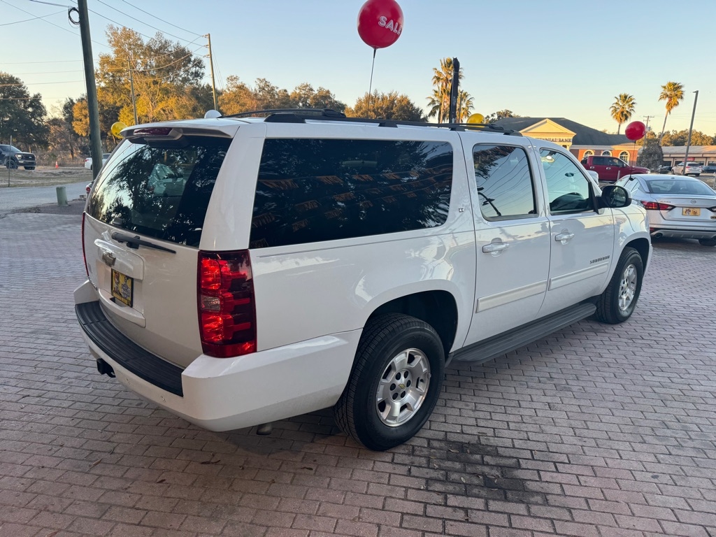 Chevrolet Suburban 2WD 4dr 1500 LT 2013