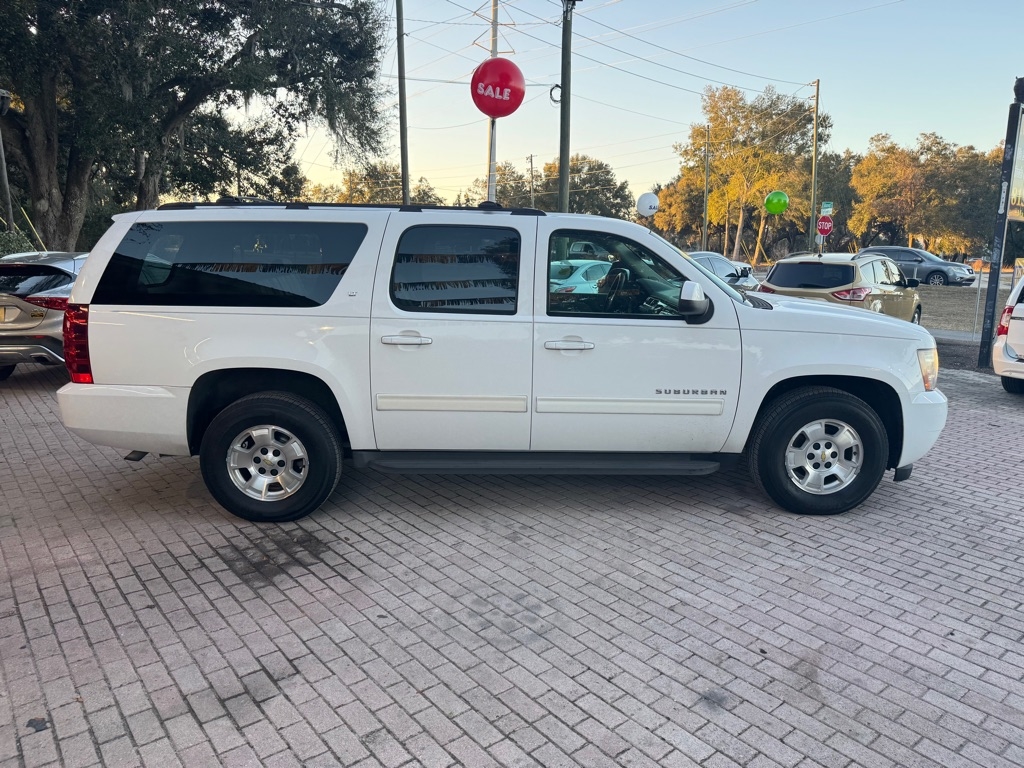 Chevrolet Suburban 2WD 4dr 1500 LT 2013