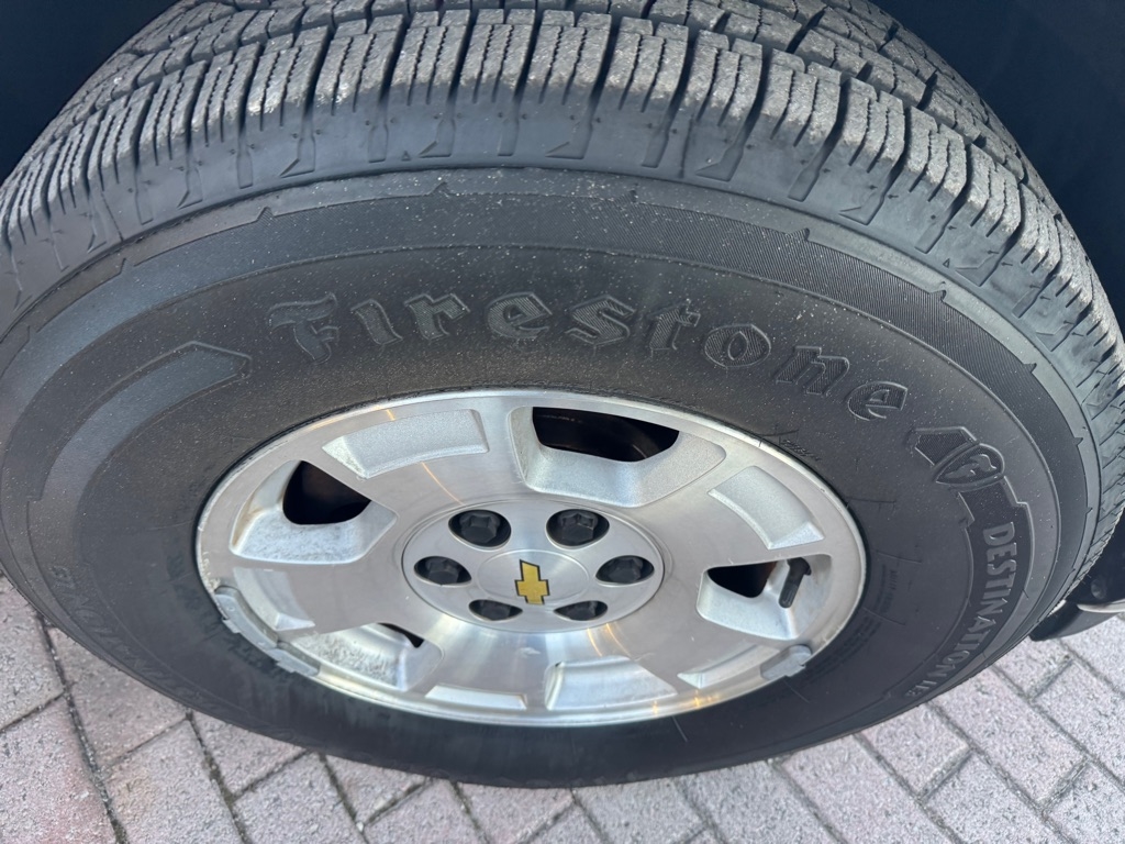 Chevrolet Suburban 2WD 4dr 1500 LT 2013