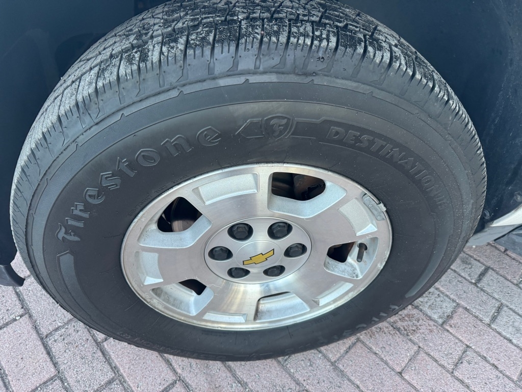 Chevrolet Suburban 2WD 4dr 1500 LT 2013