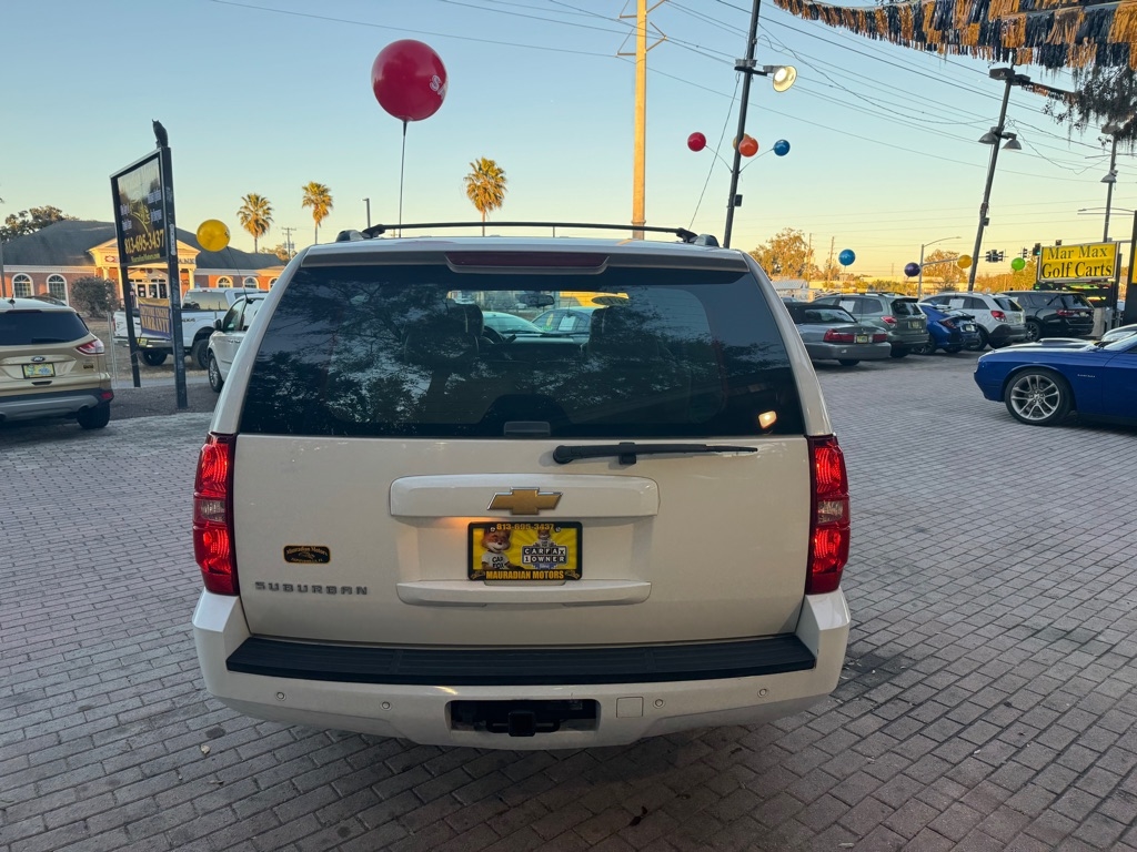 Chevrolet Suburban 2WD 4dr 1500 LT 2013