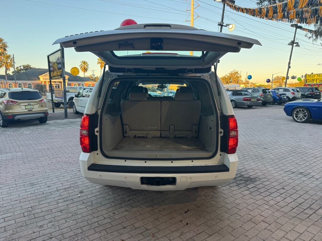 Chevrolet Suburban 2WD 4dr 1500 LT 2013