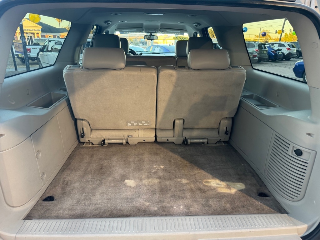 Chevrolet Suburban 2WD 4dr 1500 LT 2013