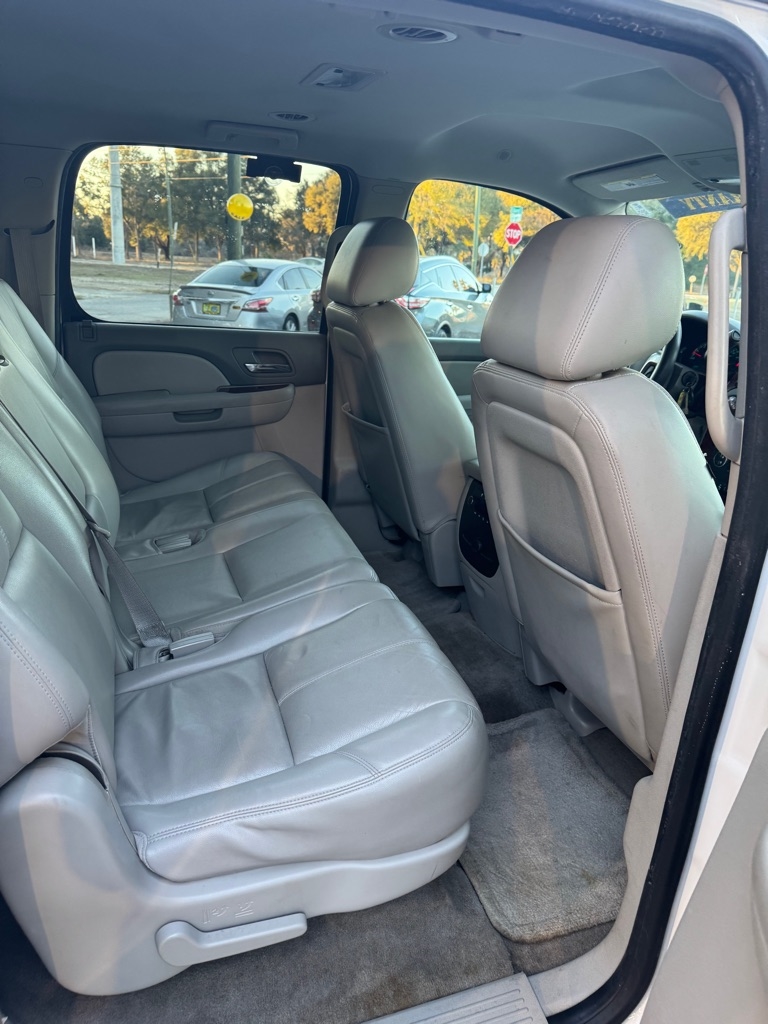 Chevrolet Suburban 2WD 4dr 1500 LT 2013