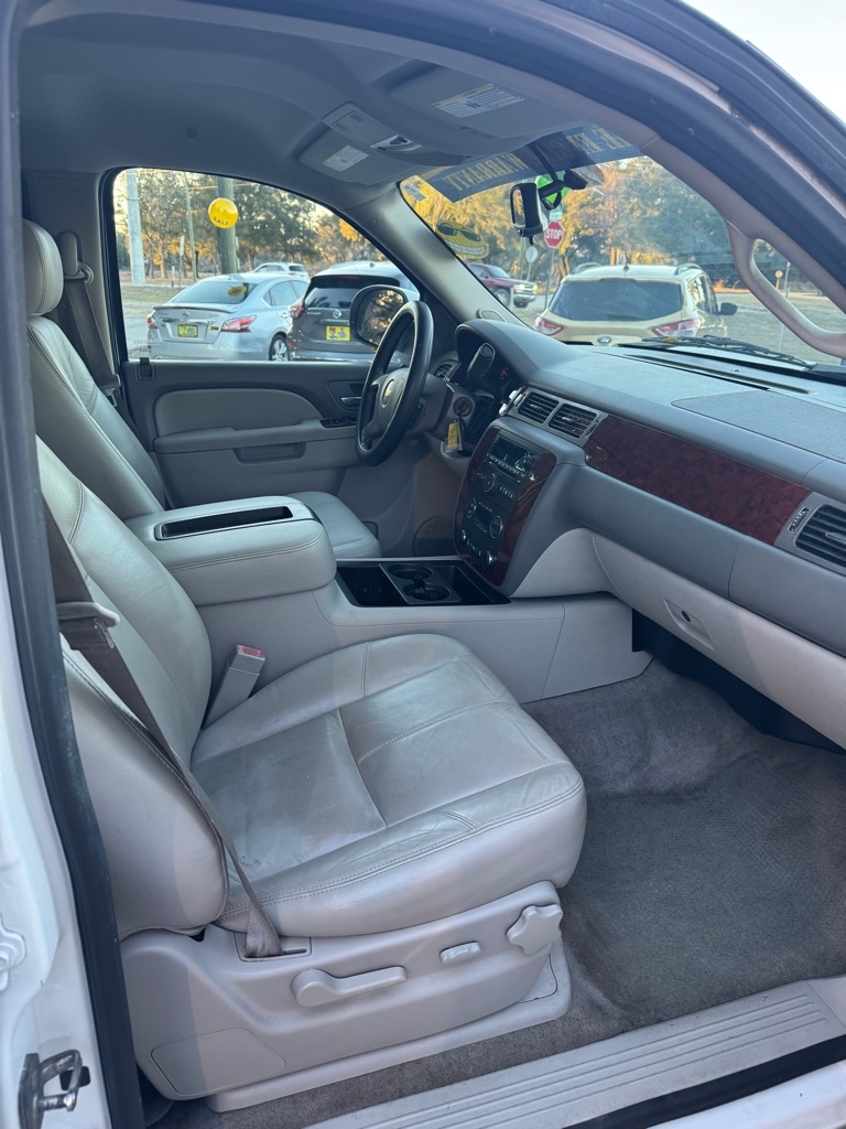 Chevrolet Suburban 2WD 4dr 1500 LT 2013